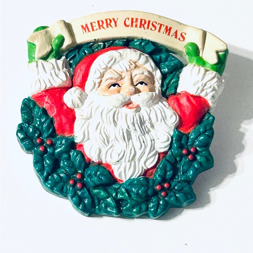 1989 Enesco Vintage Santa Wreath Brooch Pin